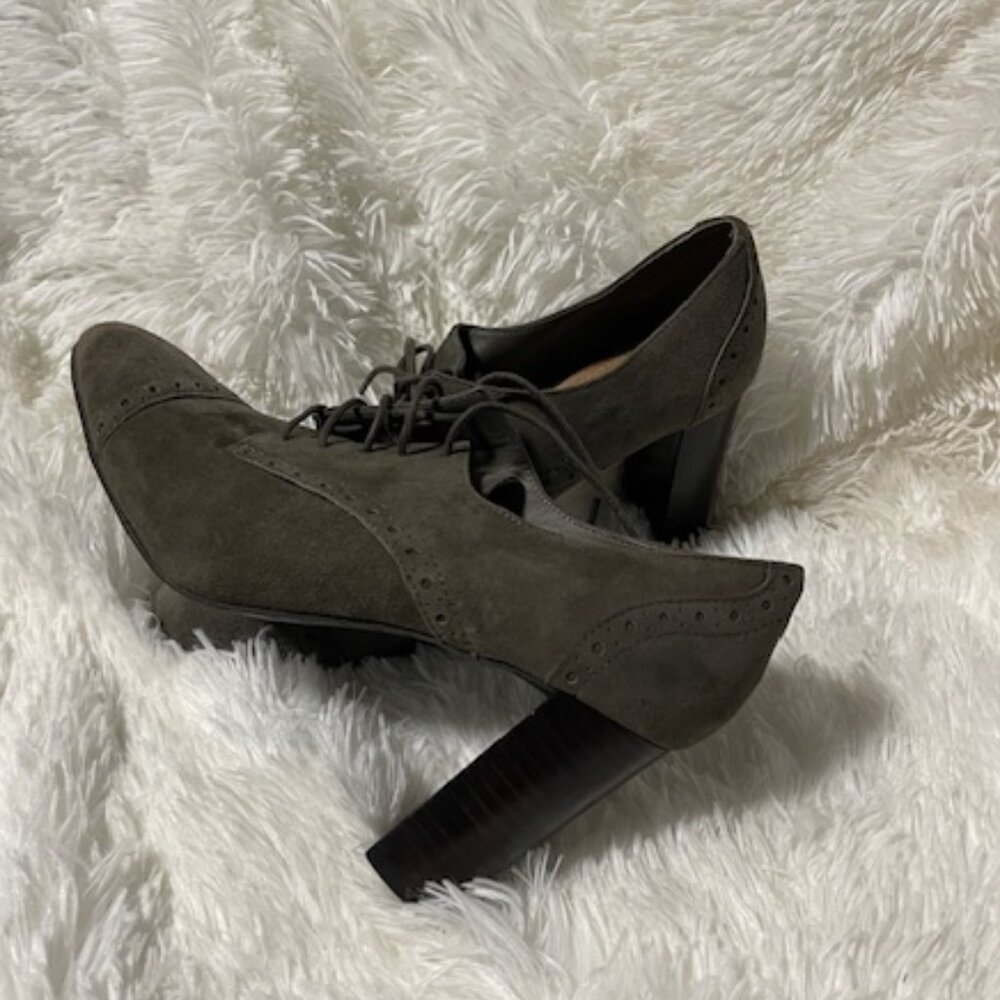Tahari Lace up Suede Booties Size 7 - Picture 1 of 10